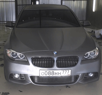 Оклейка всей машины BMW 5-series матовой пленкой KPMF