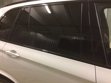 Тонировка задних стекол BMW X5 (1)